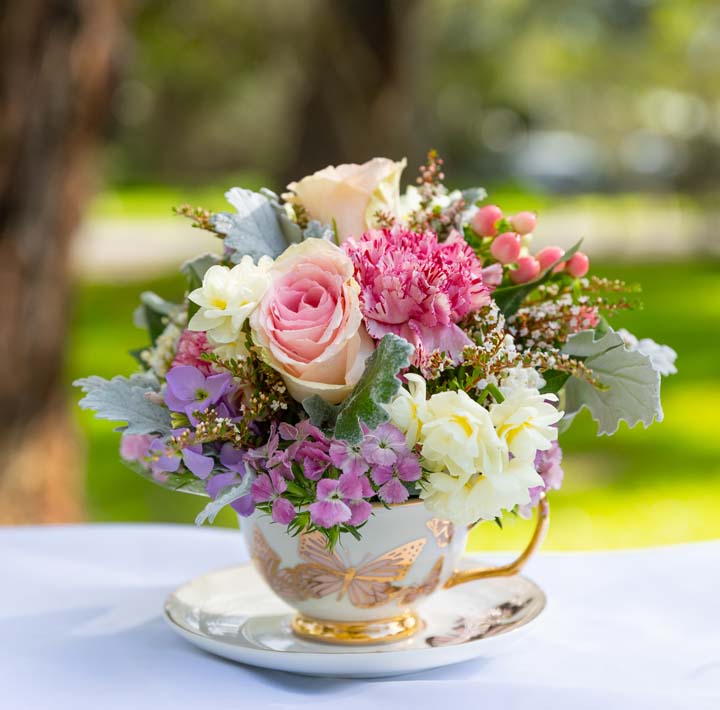Tea cup posy of flowers